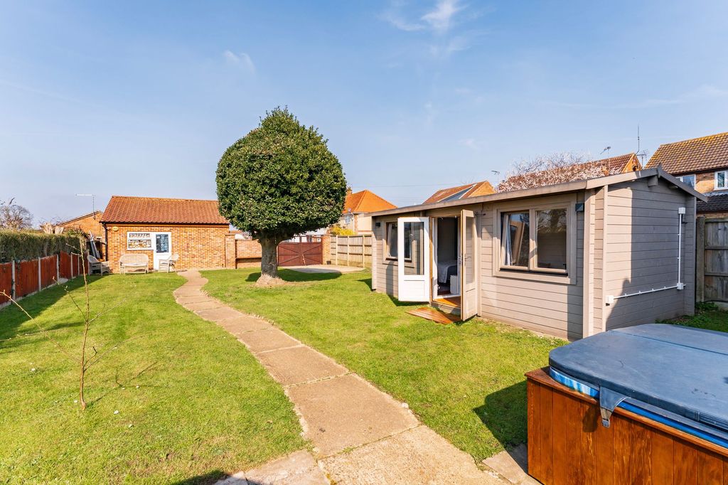 Property photo 2 of 20