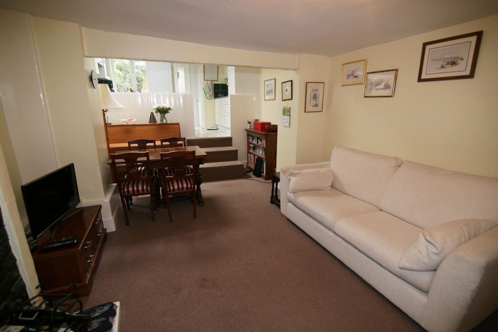 Property photo 2 of 13 44 Waterlane (2) 1.Jpg