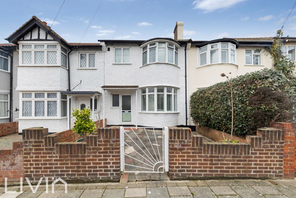 Property photo 1 of 15 Canmore Gardens, 35-44