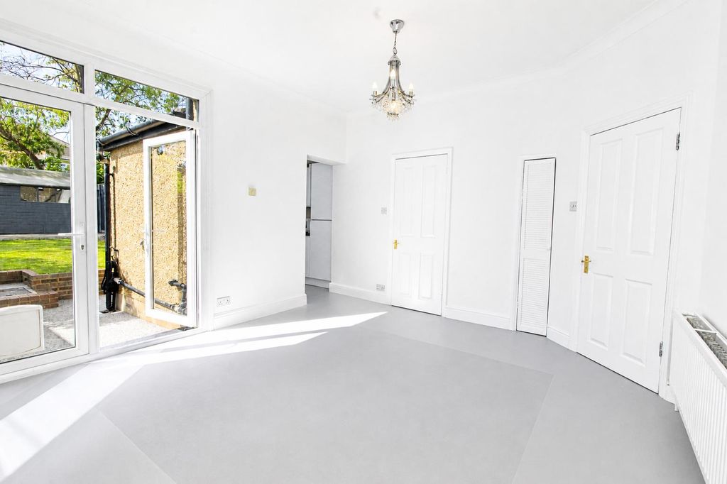 Property photo 2 of 23 Din B.Jpg