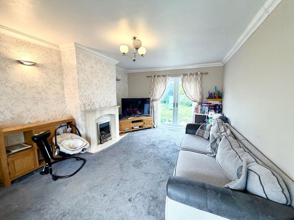 Property photo 2 of 11 Lounge