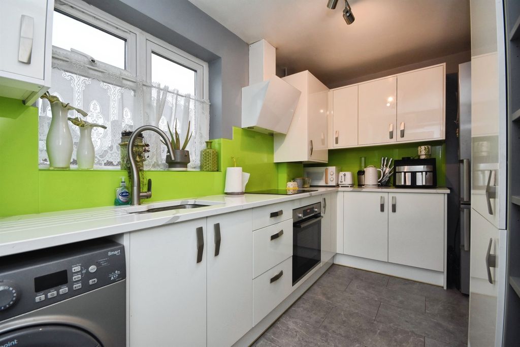 Property photo 2 of 20