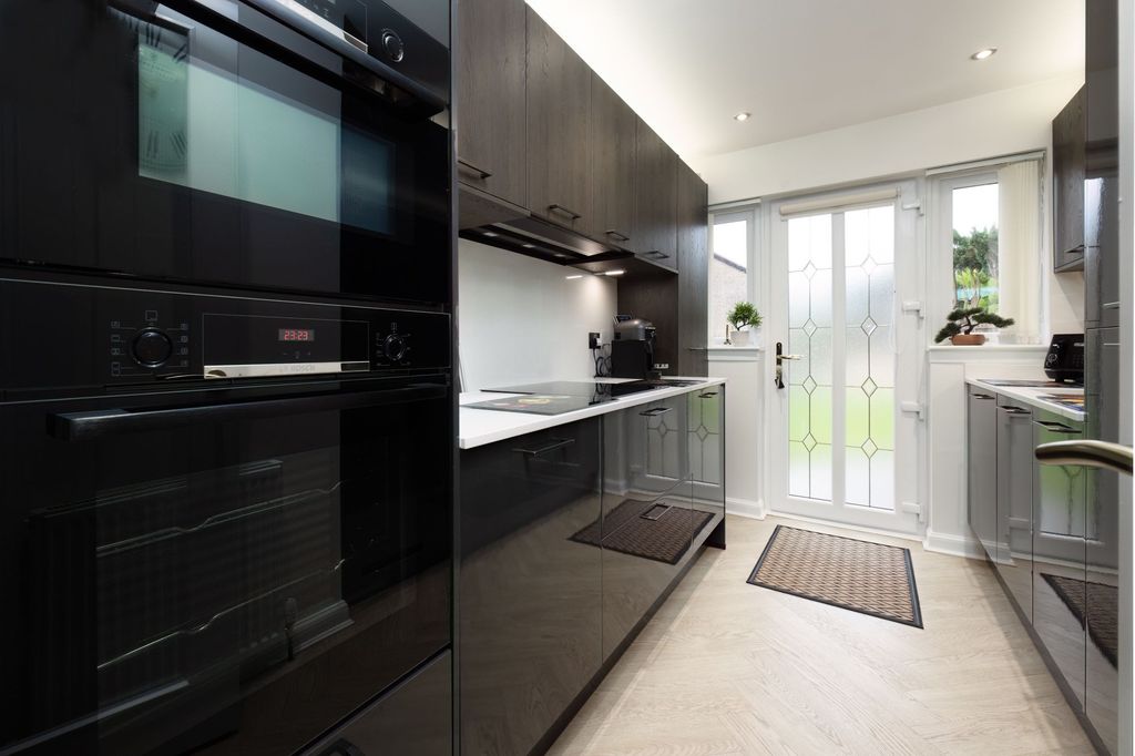 Property photo 2 of 26