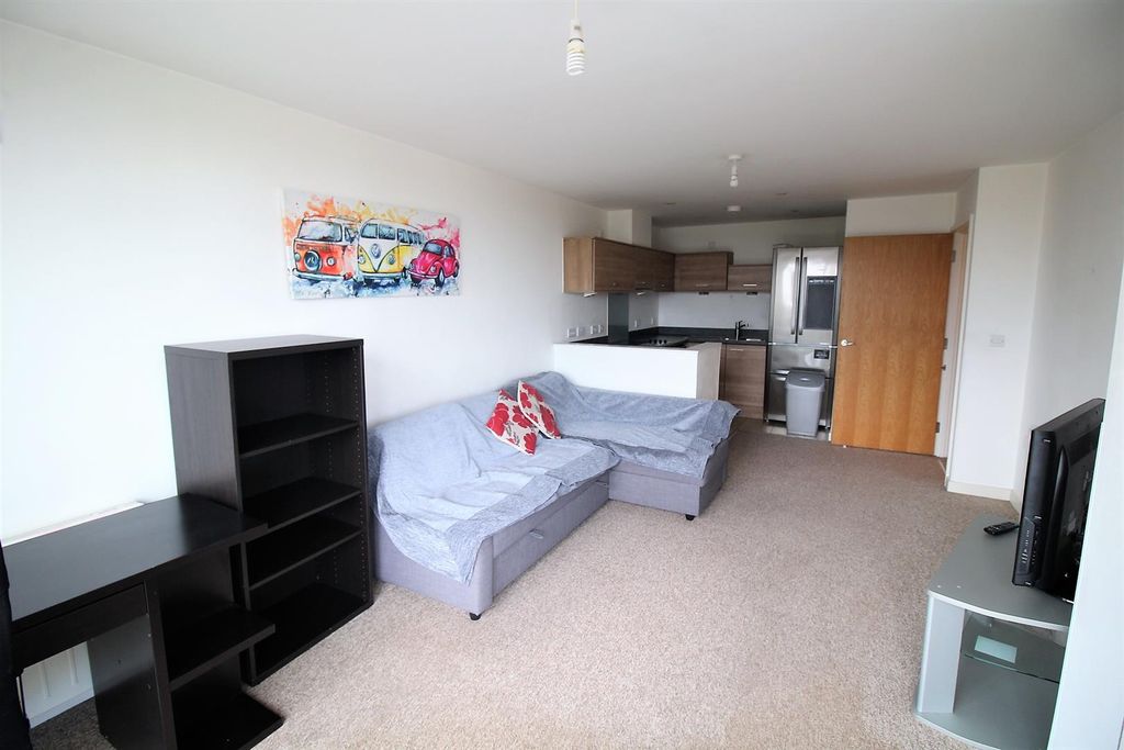 Property photo 3 of 12