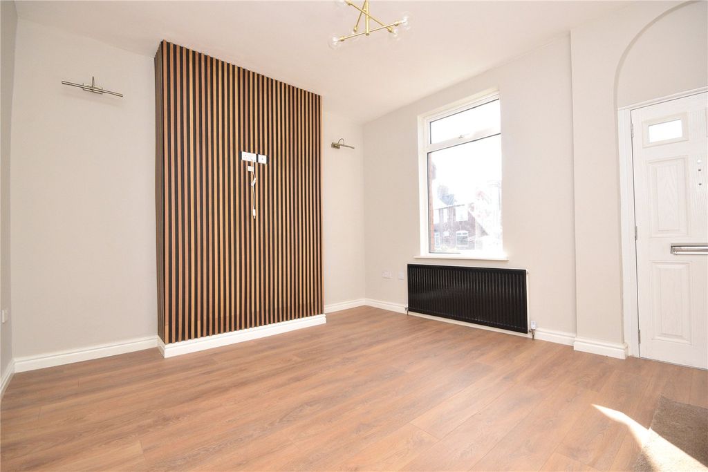 Property photo 1 of 9 Picture No. 08