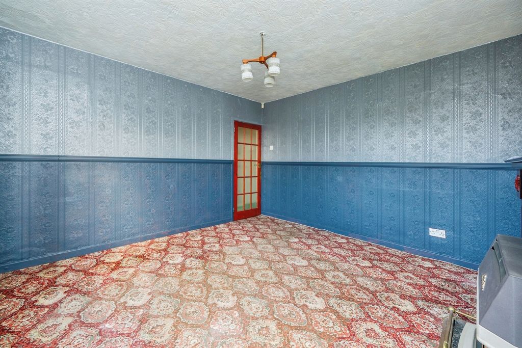 Property photo 3 of 17 Lounge