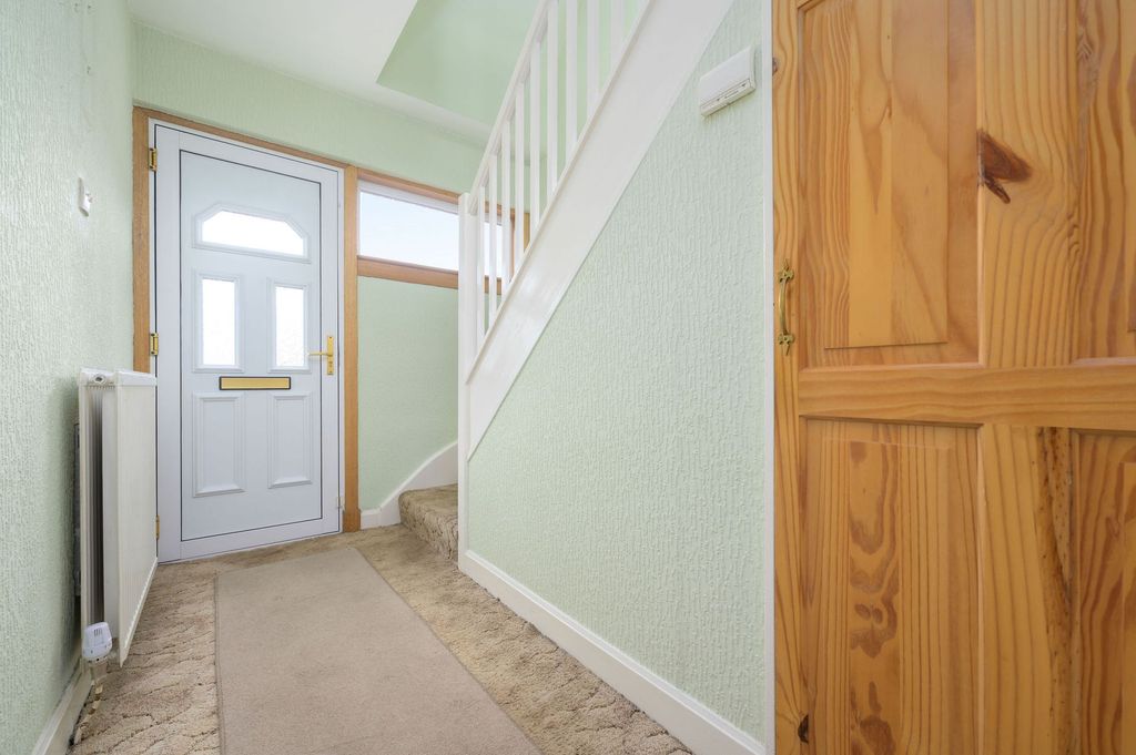 Property photo 2 of 28