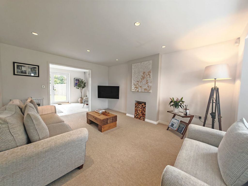 Property photo 2 of 31