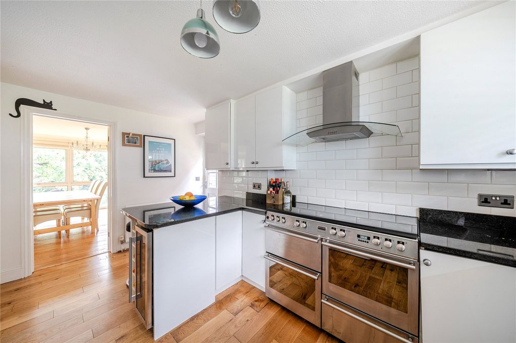 Property photo 3 of 16 Picture 3