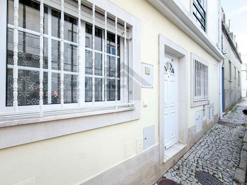 Property photo 1 of 17 Studio Apartment For Sale - Rua Vila Lobos, Portimão