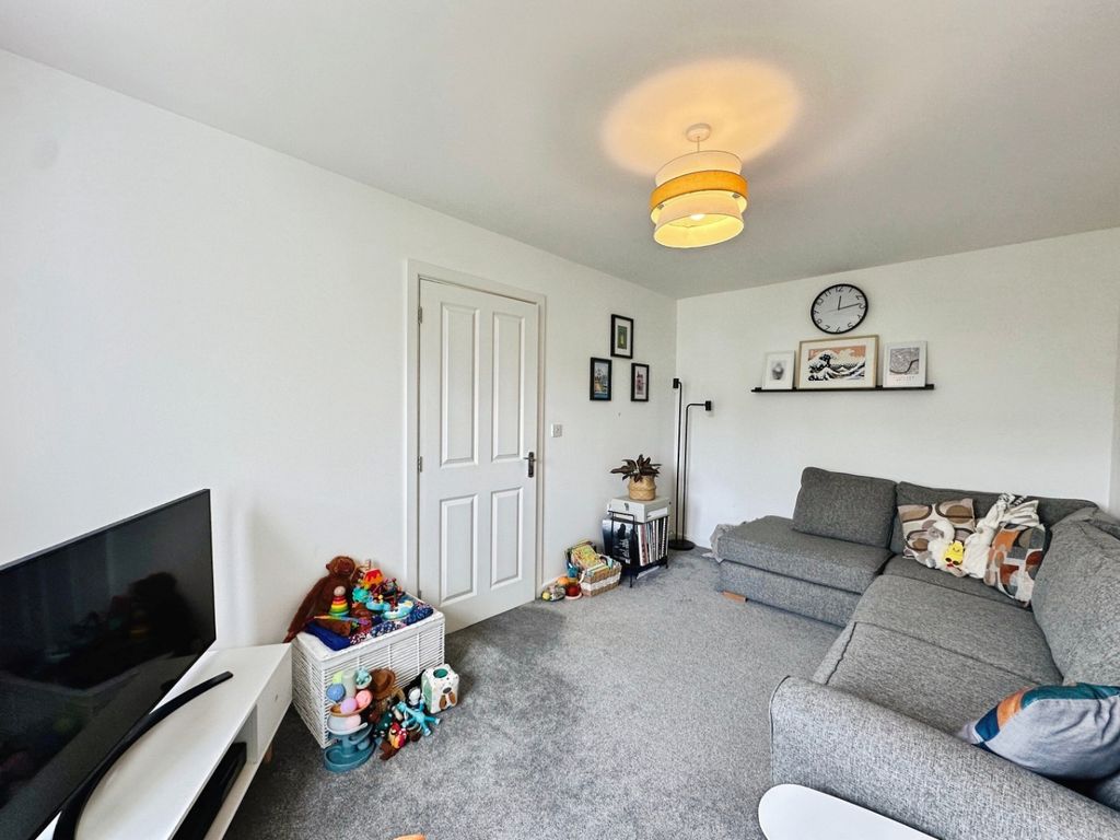 Property photo 3 of 15 5153674