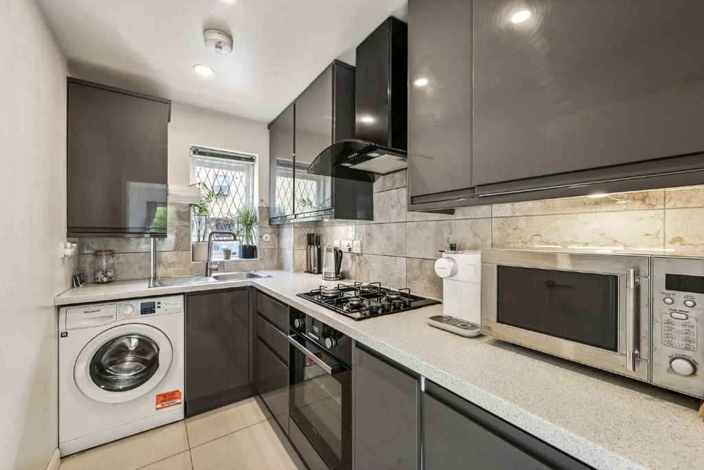 Property photo 3 of 5