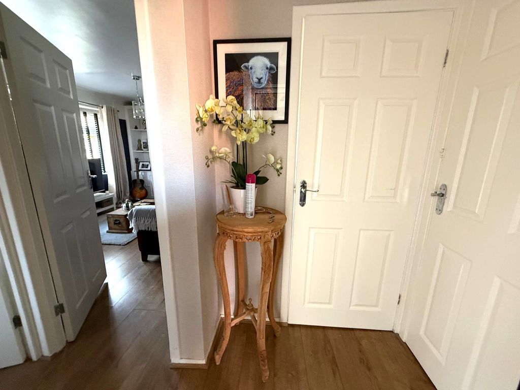 Property photo 3 of 11 Entrance