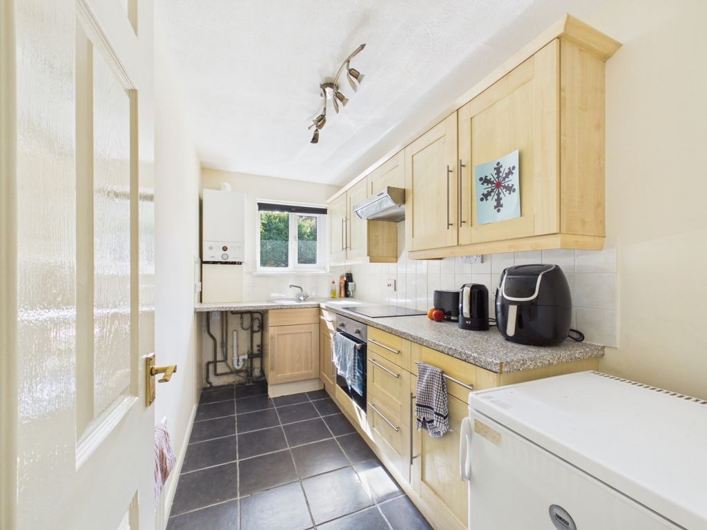 Property photo 1 of 6 Kitchen