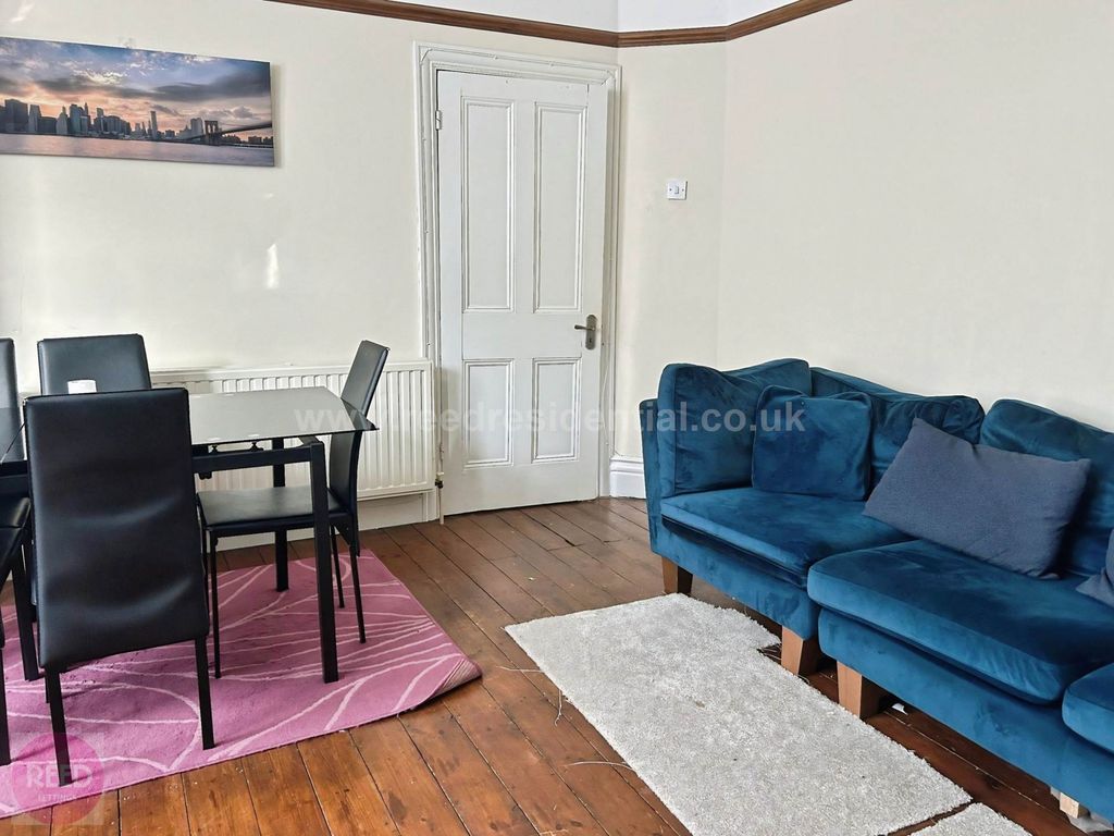 Property photo 2 of 27