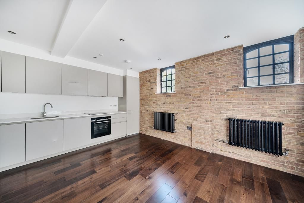 Property photo 3 of 11 Kitchen