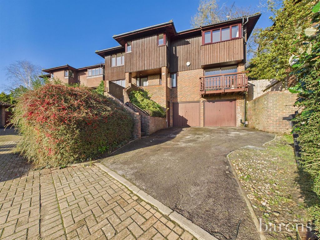 Property photo 1 of 27 Cam05500G0-Pr0102-Still046.Jpg