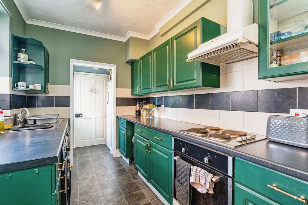 Property photo 2 of 17