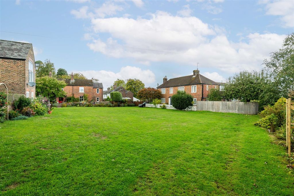 Property photo 3 of 25