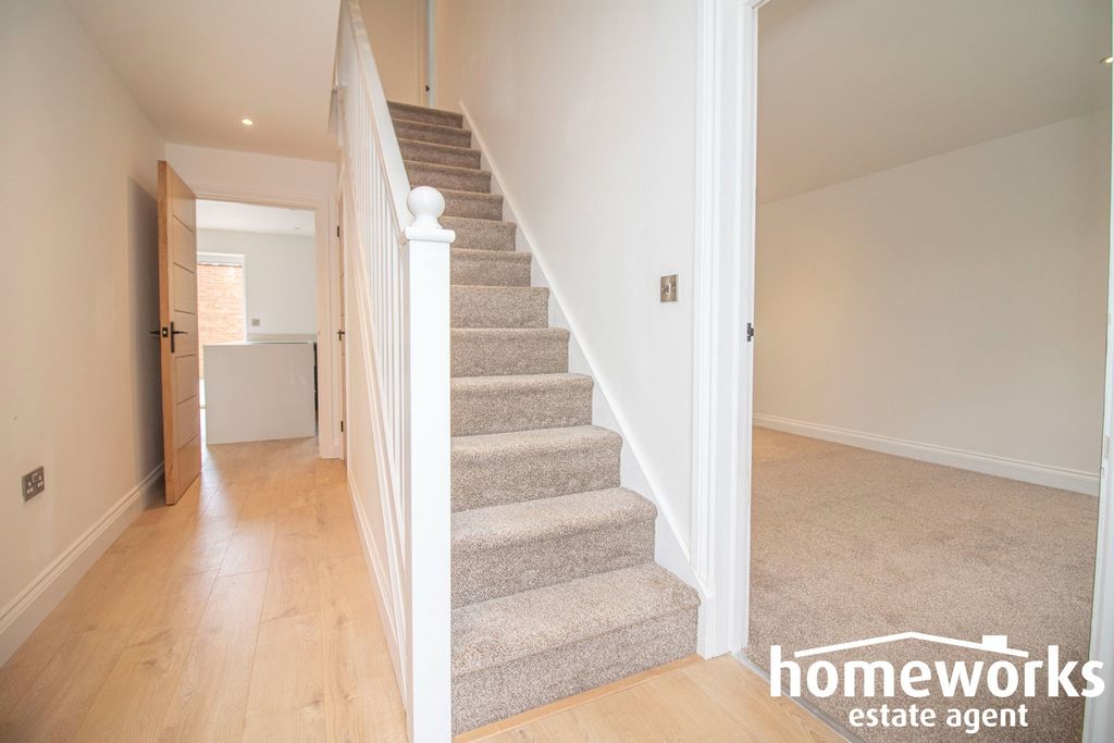 Property photo 2 of 28