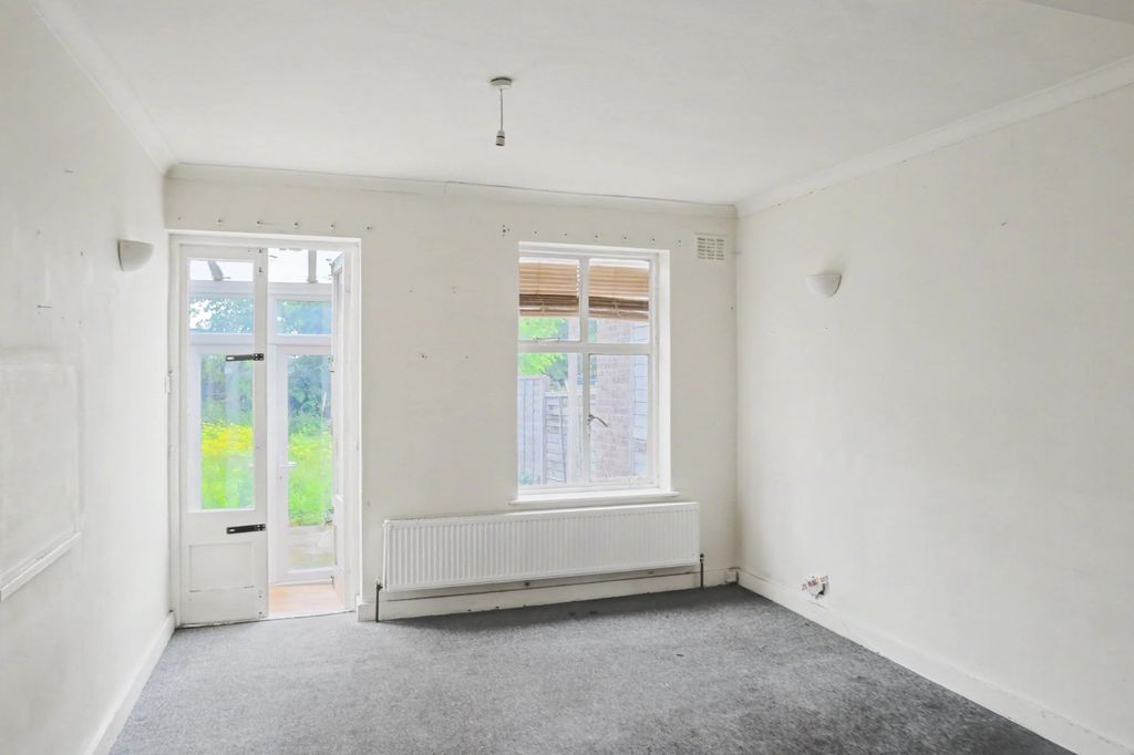 Property photo 3 of 16 40 Grittleton Avenue, Wembley, Ha9 6Nt
