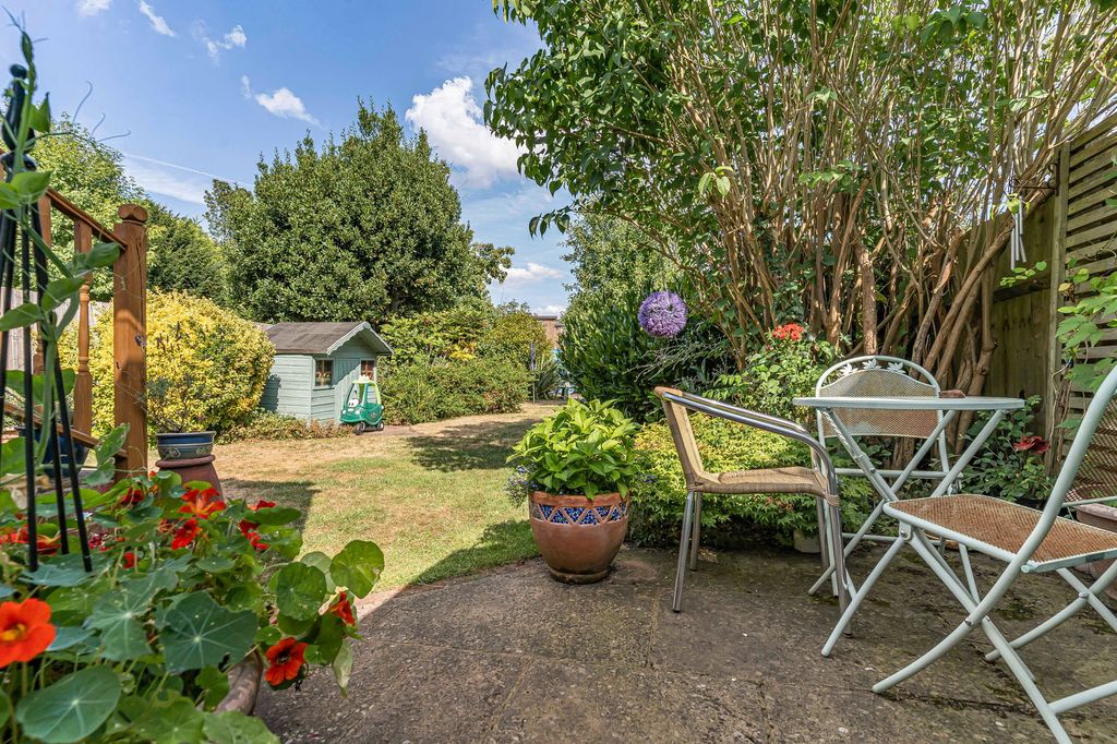 Property photo 2 of 25