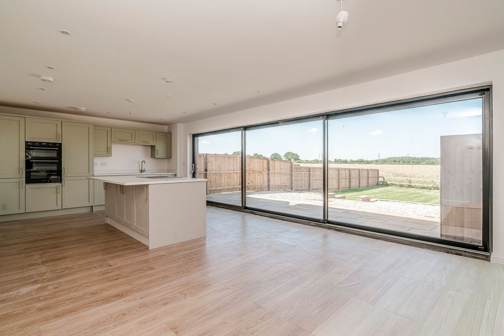 Property photo 2 of 46