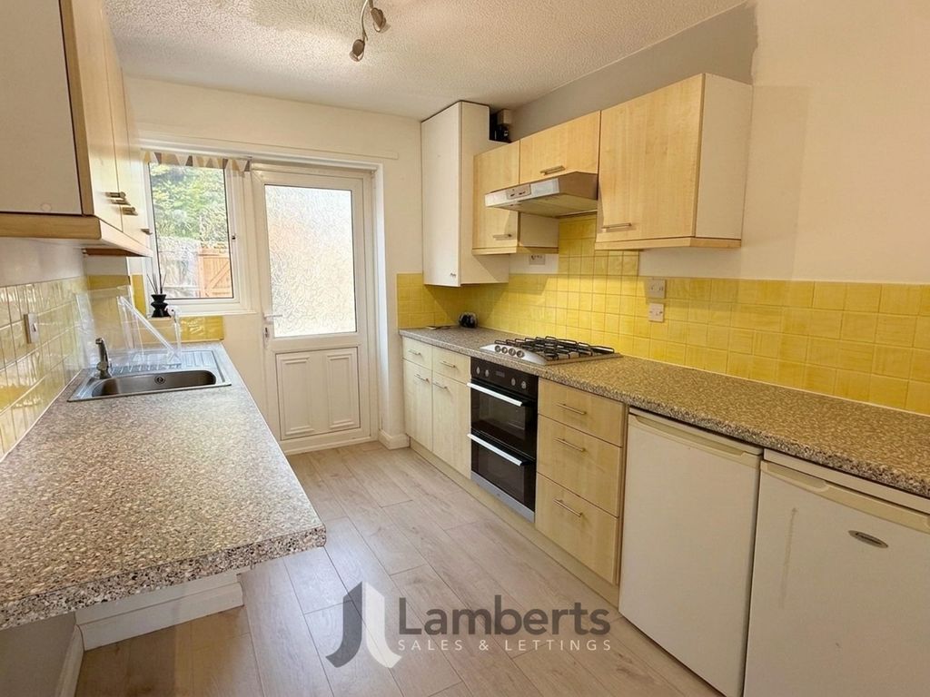 Property photo 3 of 17 Kitchen