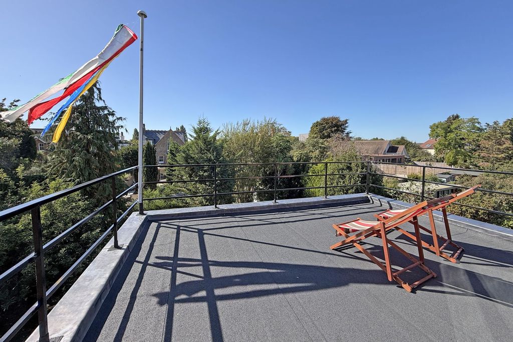 Property photo 2 of 33