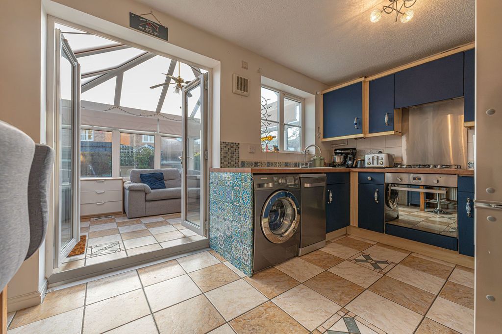 Property photo 3 of 28