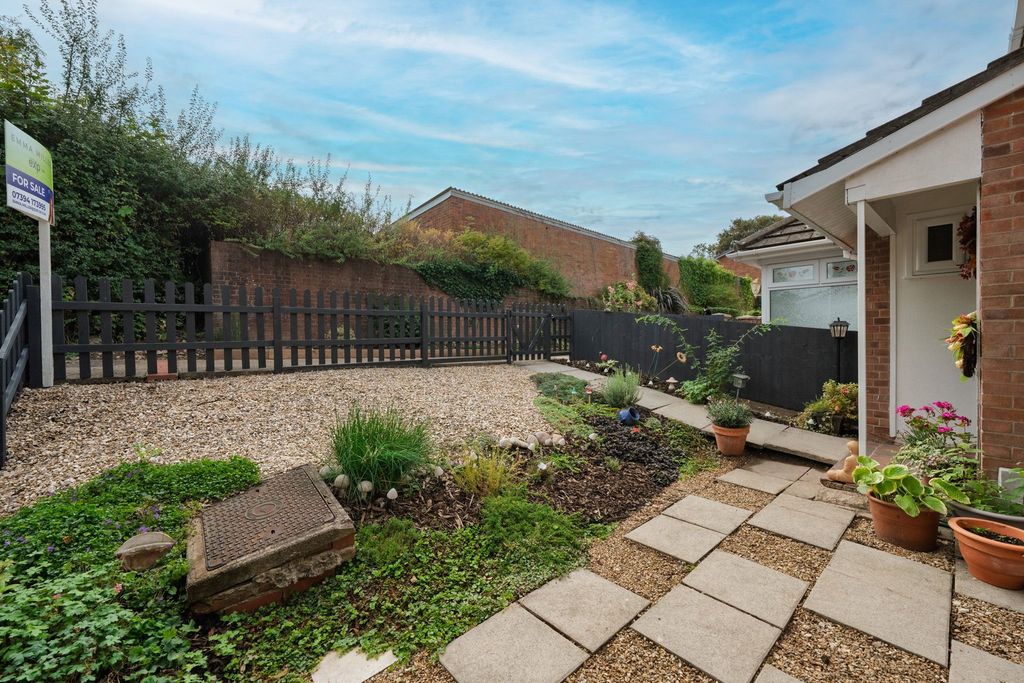 Property photo 2 of 28
