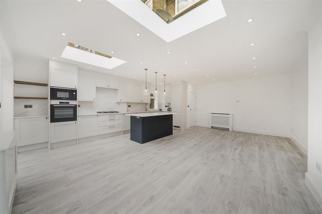 Property photo 1 of 17 885 Harrow Road - Wegvqjvtxktkvpkcysfi.Jpg