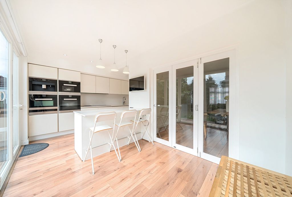 Property photo 3 of 18 1342788-5-68A7A6d...