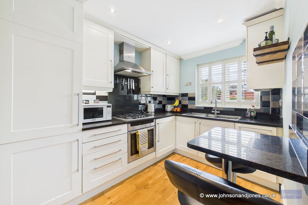 Property photo 2 of 18 2 Kitchen.Jpg