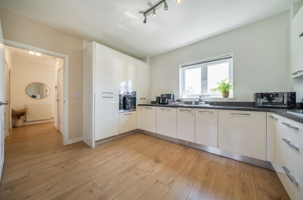 Property photo 2 of 19 Kitchen