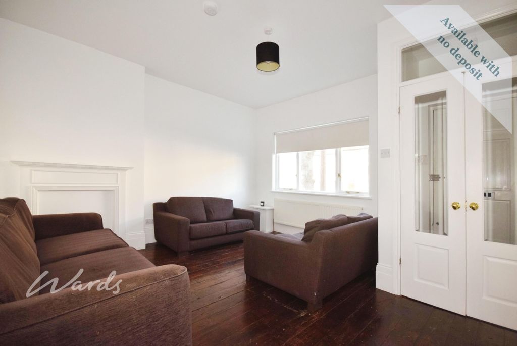 Property photo 3 of 15 Lounge