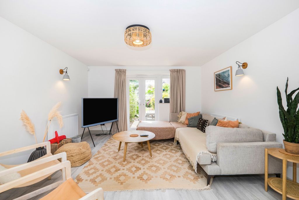 Property photo 3 of 20 Pbox-Img.Jpg