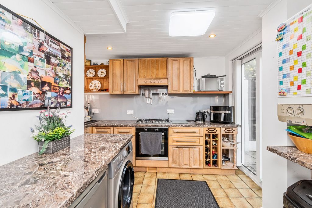 Property photo 3 of 24