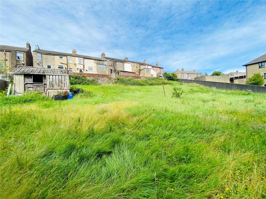 Property photo 2 of 15 Picture No. 14