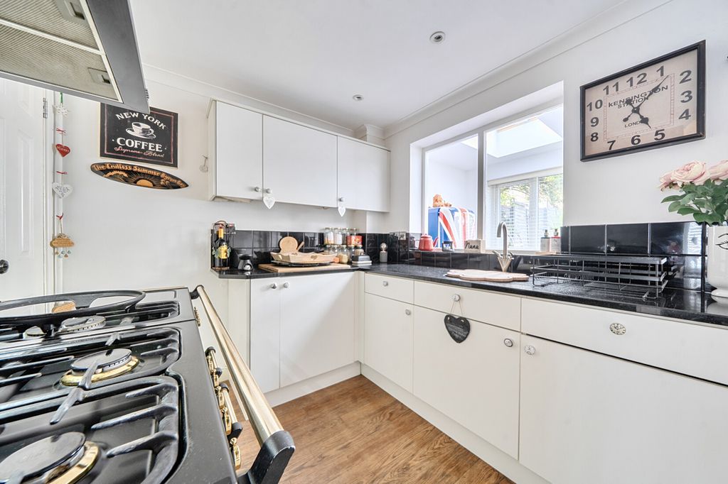 Property photo 2 of 18 Kitchen