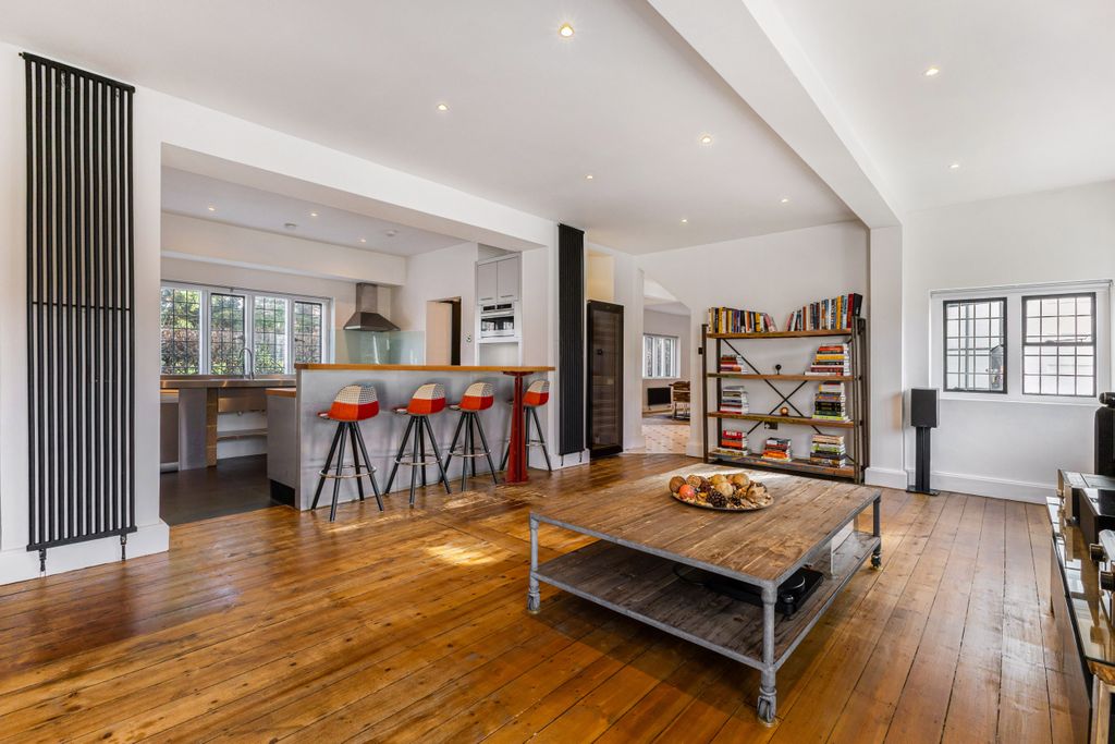 Property photo 3 of 20