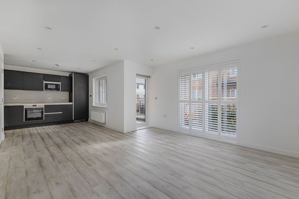 Property photo 2 of 33