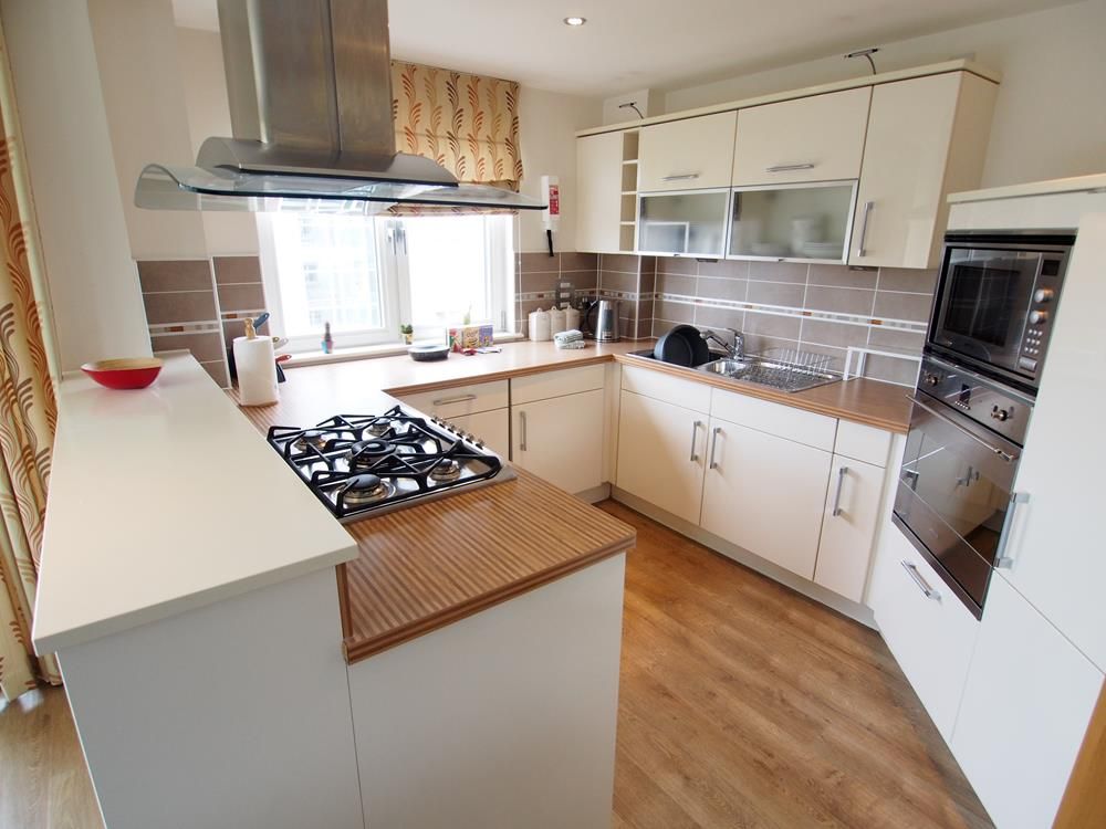 Property photo 3 of 8 Kitchen