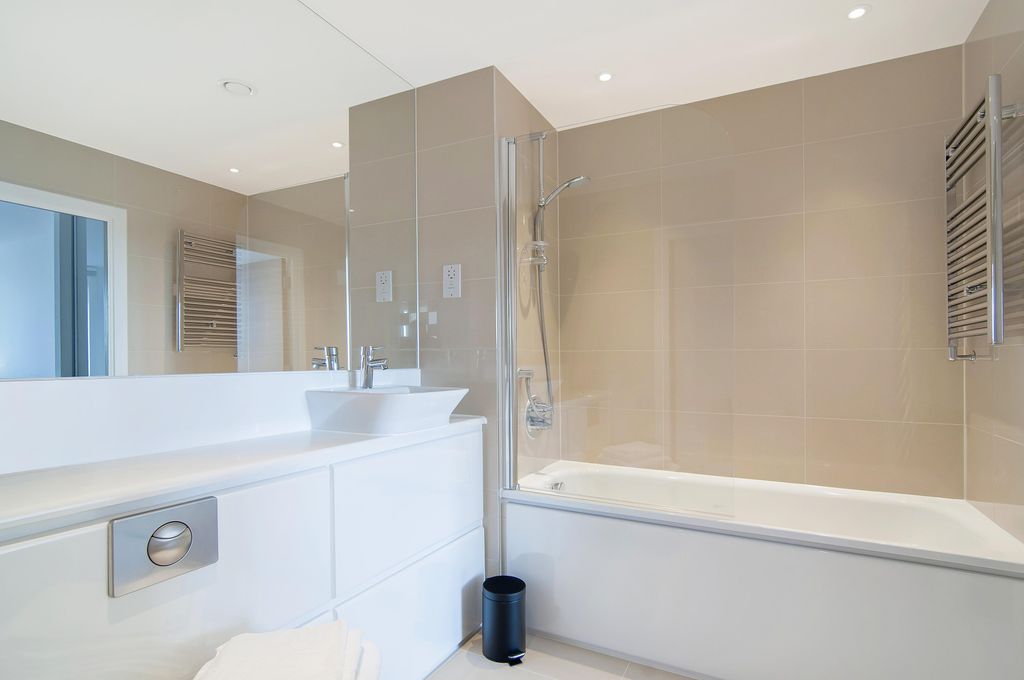 Property photo 2 of 7 Bathroom