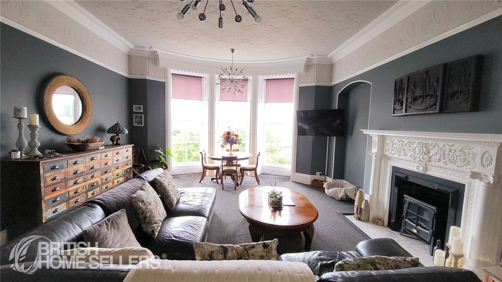 Property photo 2 of 9 Picture No. 10