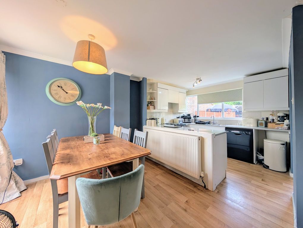 Property photo 3 of 30 Kitchen/Breakfast Room