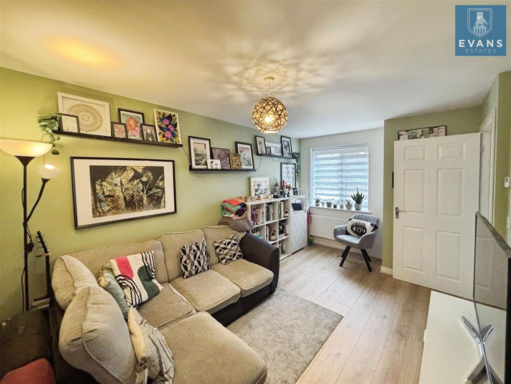 Property photo 2 of 18 Living Room