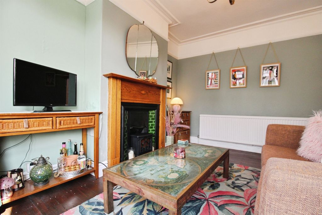 Property photo 2 of 20