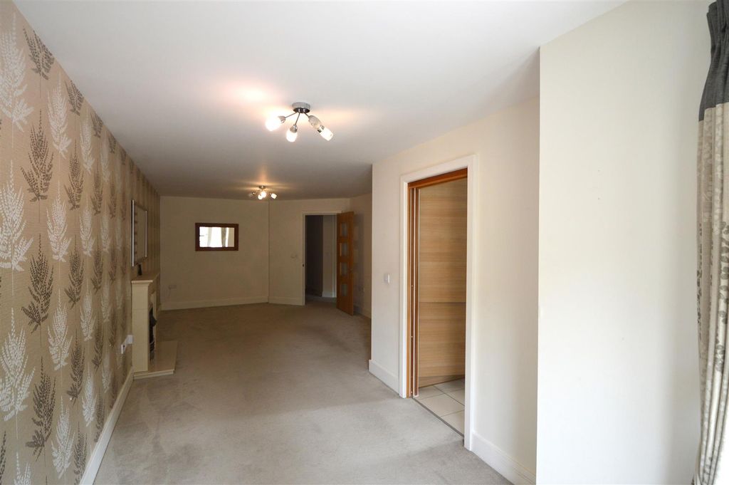 Property photo 2 of 19 Living/Dining