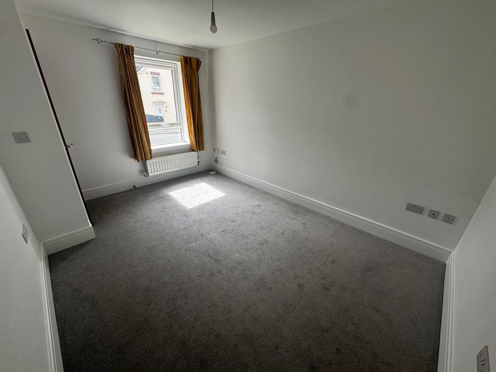 Property photo 2 of 10 Living Room